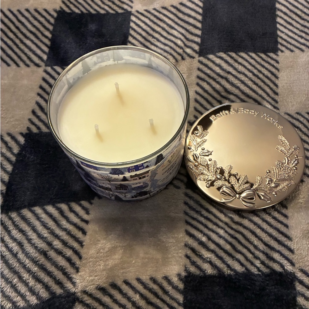 Bath & Body Works Christmas Cabin Scented Candle 3- Wick ( No Box) - Picture 3 of 5